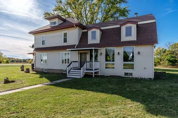 $400,000 | 15685 West State Road, Pecatonica, IL 61063