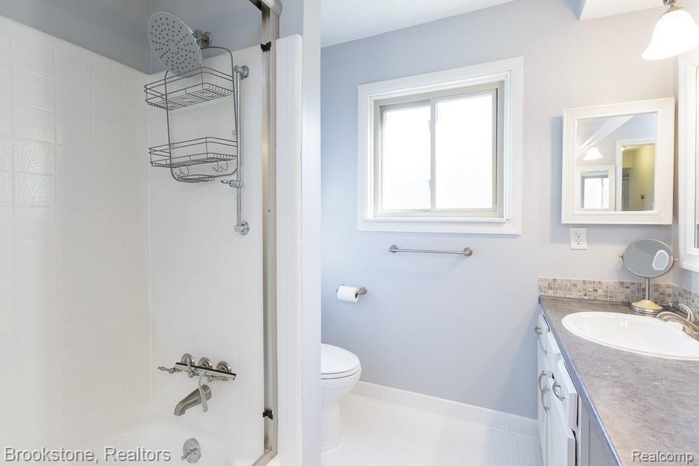 47675 Chrys Road Macomb, MI 48044 - Photo 21 of 38 Chrys_21.JPG