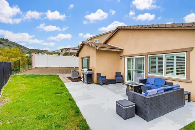 $869,500 | 440 Calabrese Street, Fallbrook, CA 92028