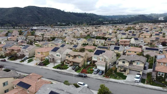 $869,500 | 440 Calabrese Street, Fallbrook, CA 92028