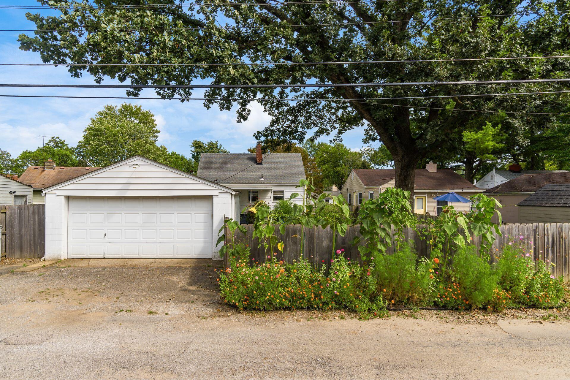 941 South Broadleigh Road Columbus, OH 43209 - Photo 26 of 29 046_ 941 S Broadleigh Rd -015
