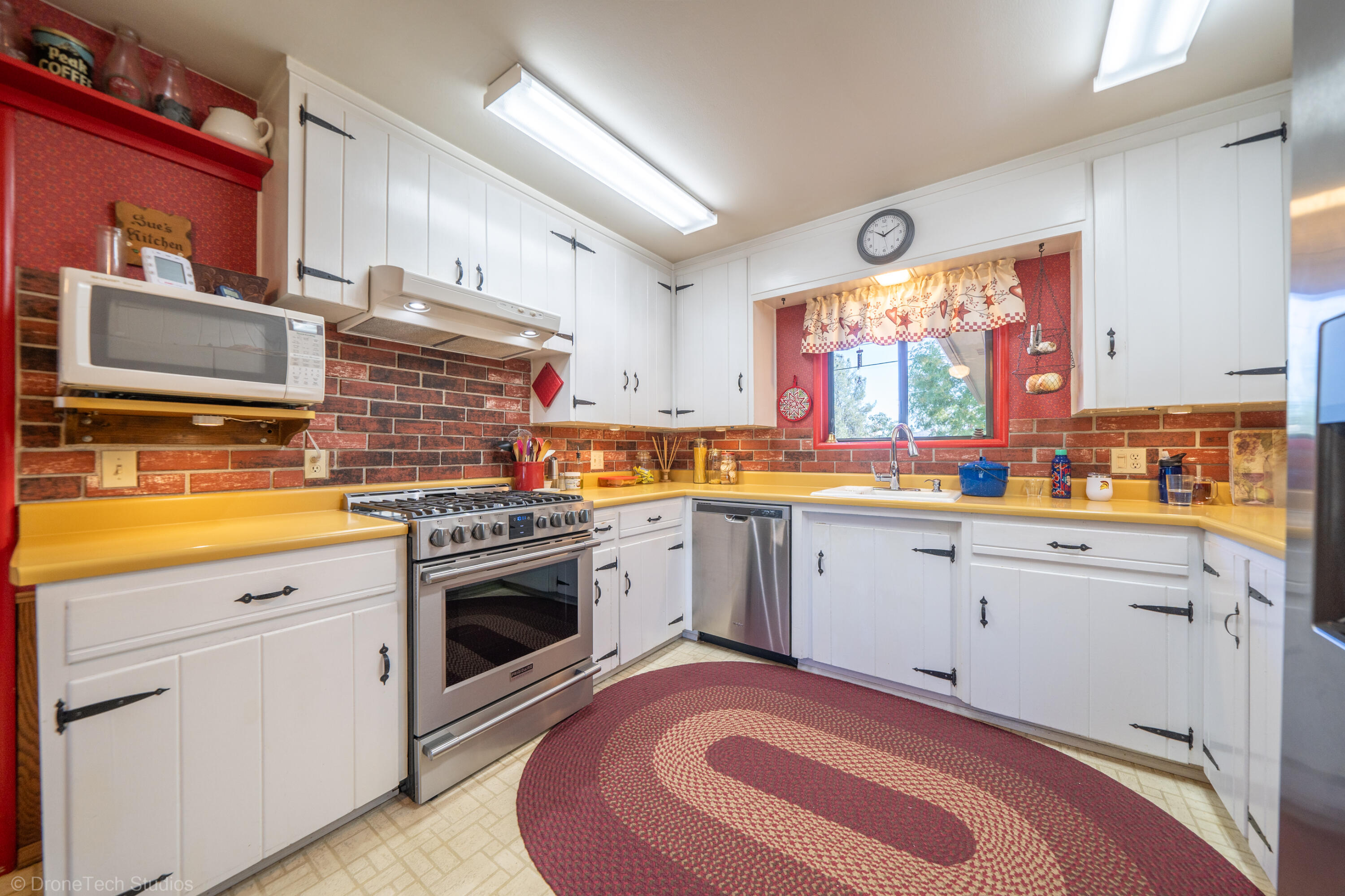 588 Ridge Road Redding, CA 96003 - Photo 14 of 53 588 Ridge Rd-19