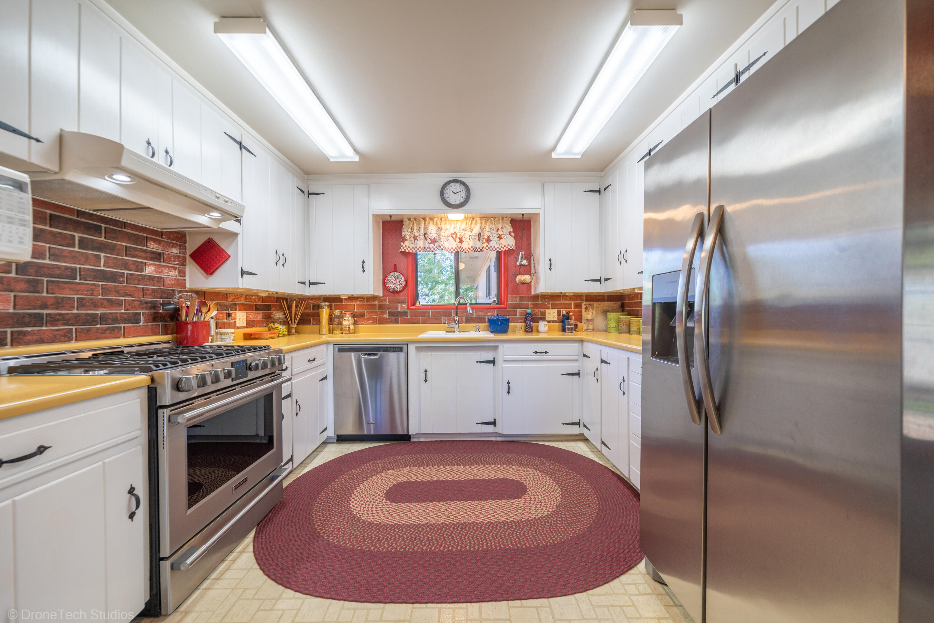 588 Ridge Road Redding, CA 96003 - Photo 15 of 53 588 Ridge Rd-20