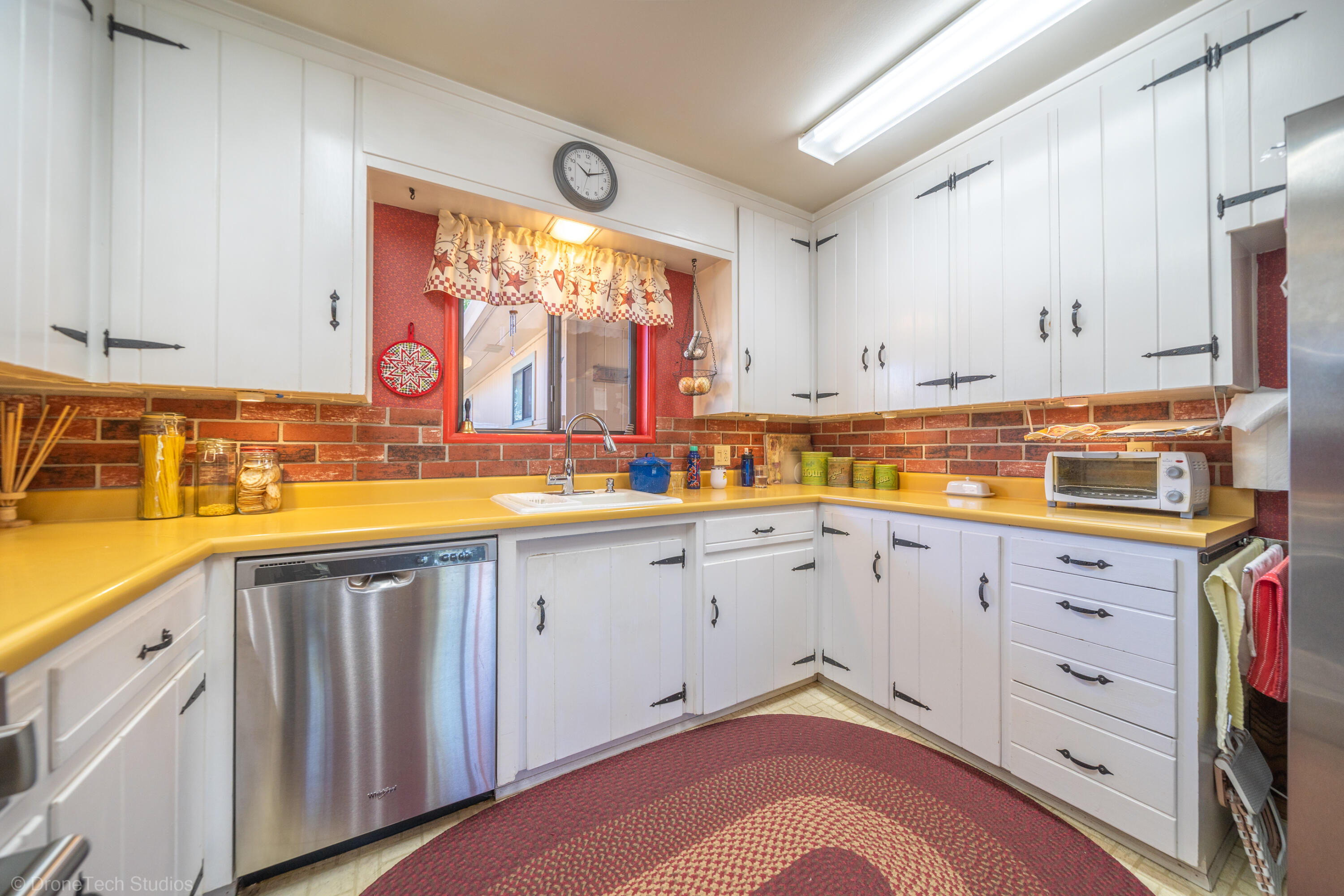 588 Ridge Road Redding, CA 96003 - Photo 16 of 53 588 Ridge Rd-21