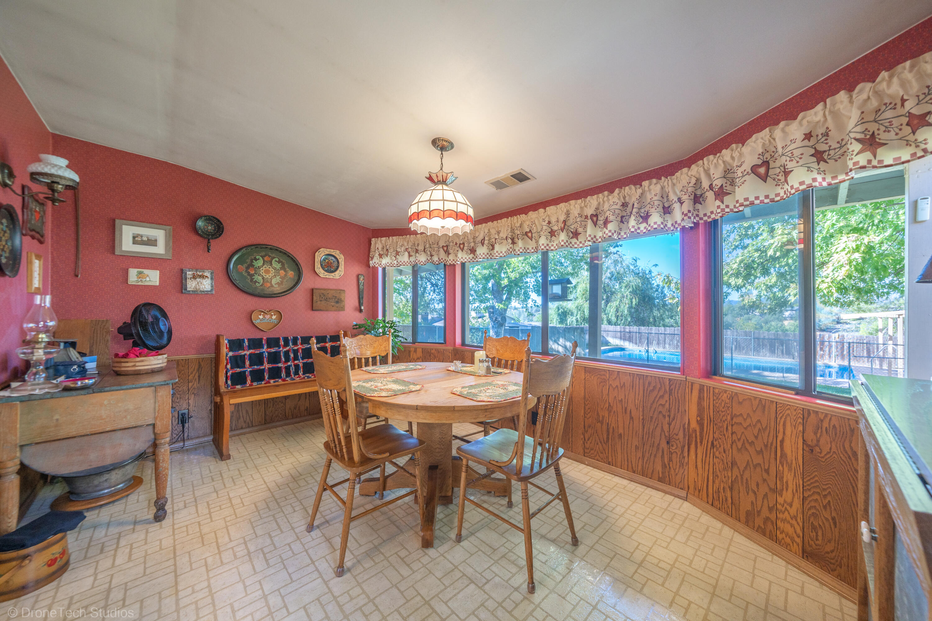 588 Ridge Road Redding, CA 96003 - Photo 19 of 53 588 Ridge Rd-24