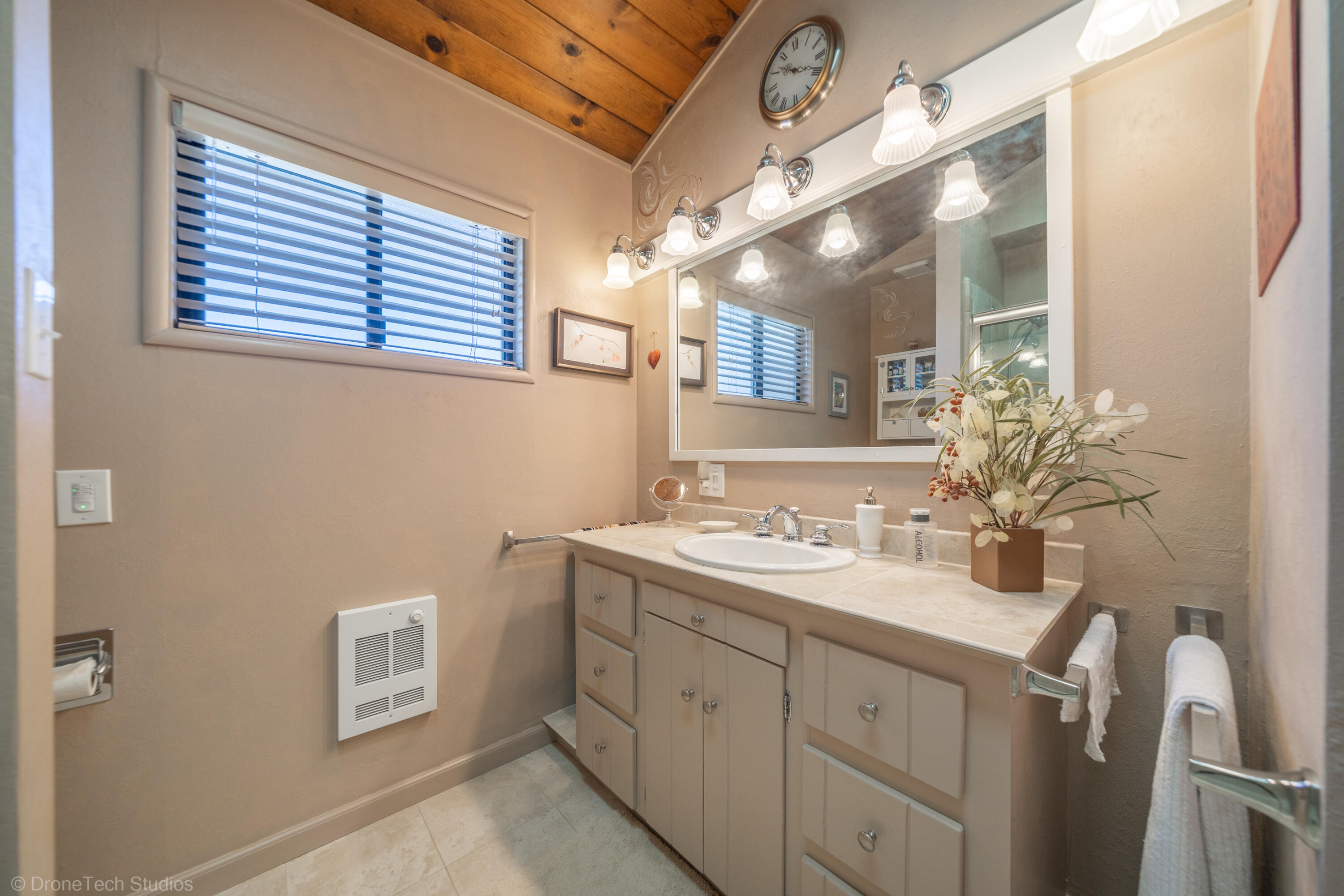 588 Ridge Road Redding, CA 96003 - Photo 23 of 53 588 Ridge Rd-28