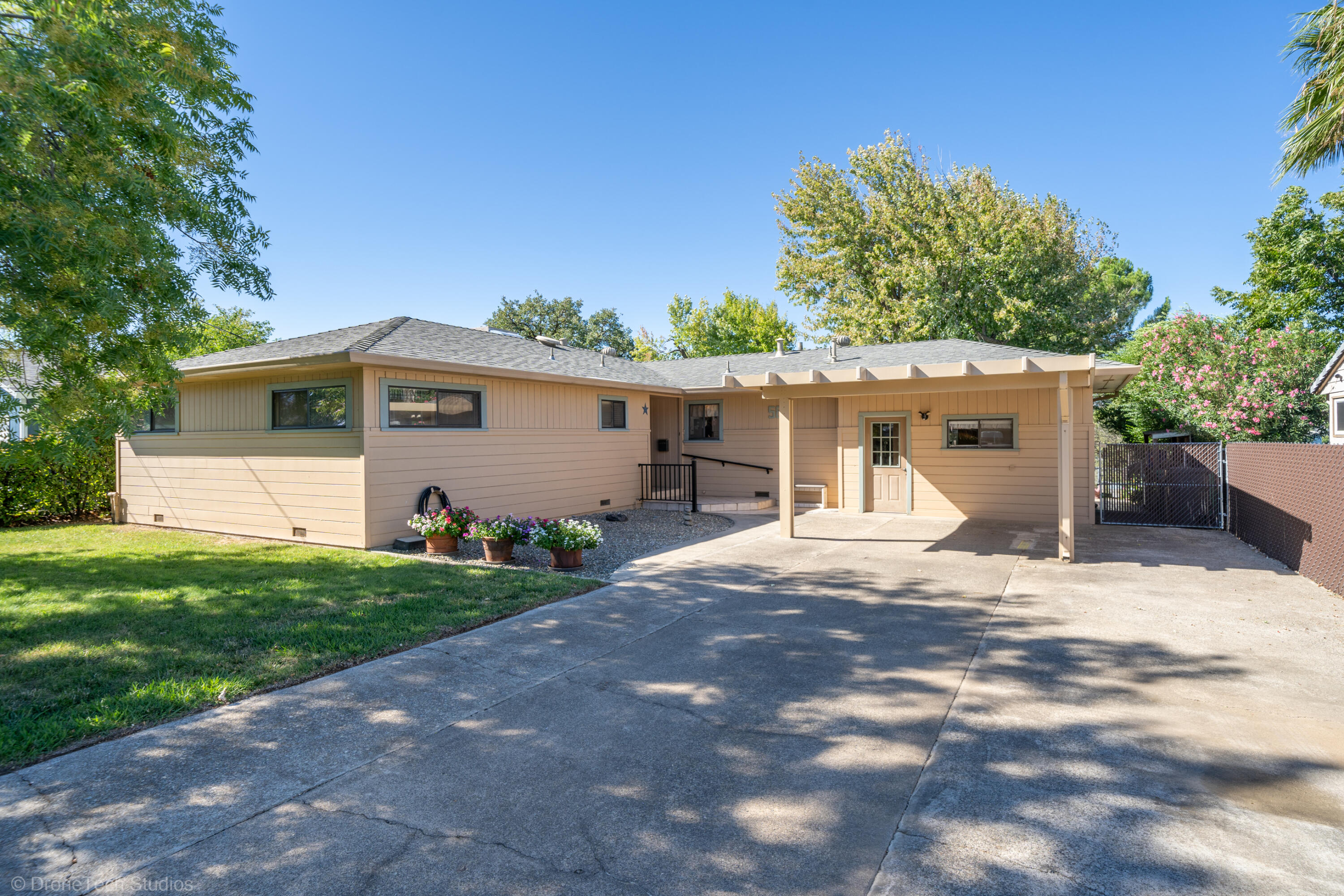 588 Ridge Road Redding, CA 96003 - Photo 3 of 53 588 Ridge Rd-8