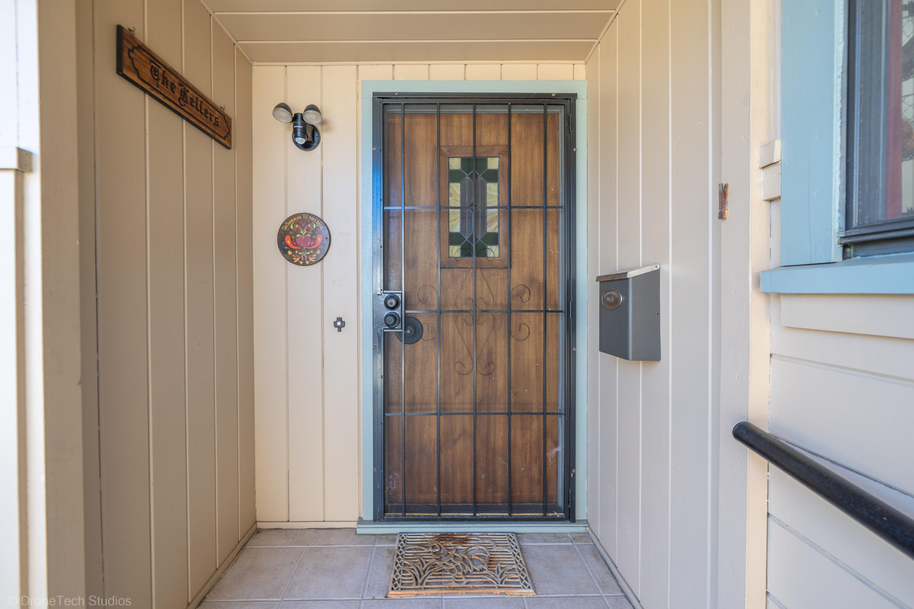 588 Ridge Road Redding, CA 96003 - Photo 5 of 53 588 Ridge Rd-11