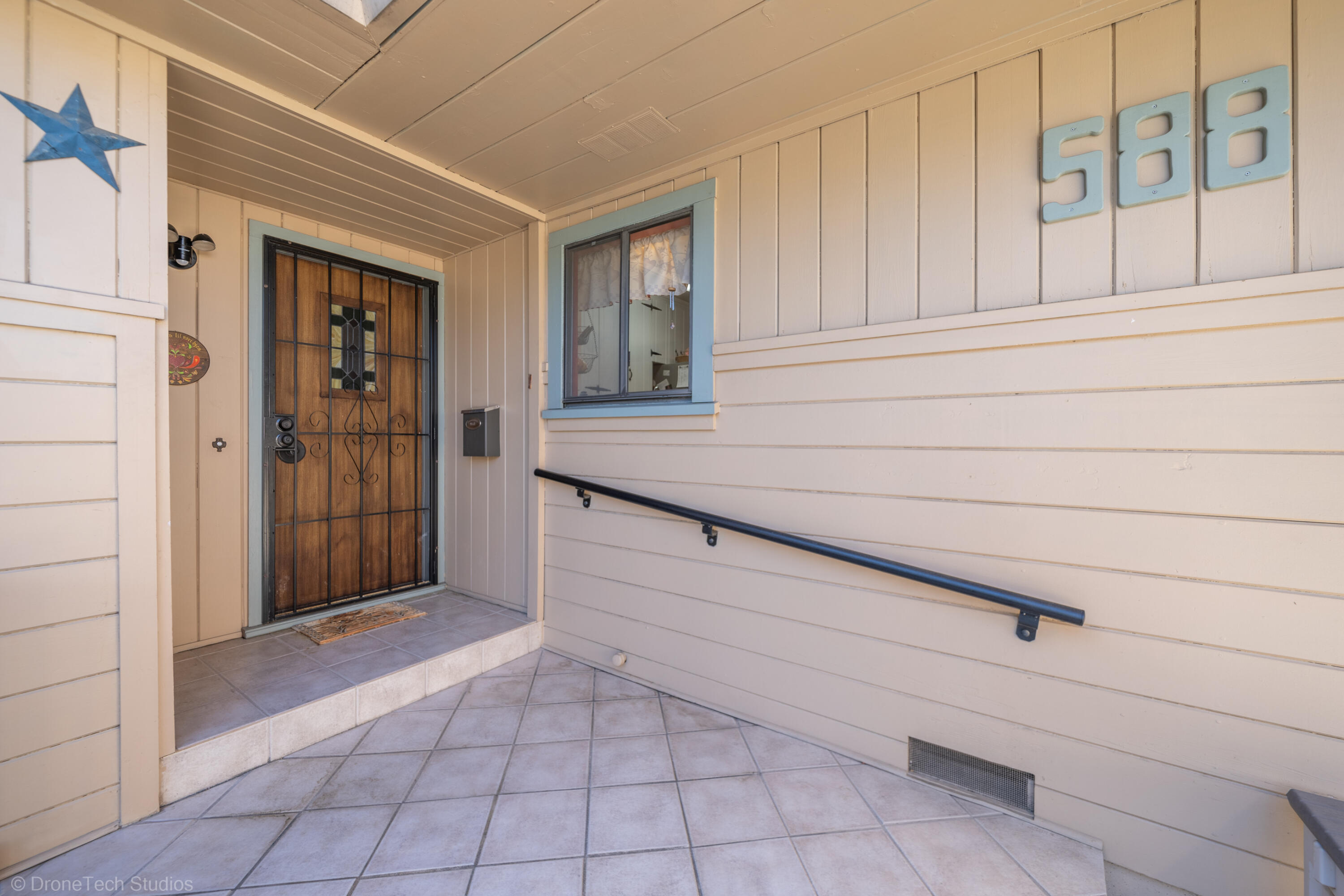 588 Ridge Road Redding, CA 96003 - Photo 6 of 53 588 Ridge Rd-10