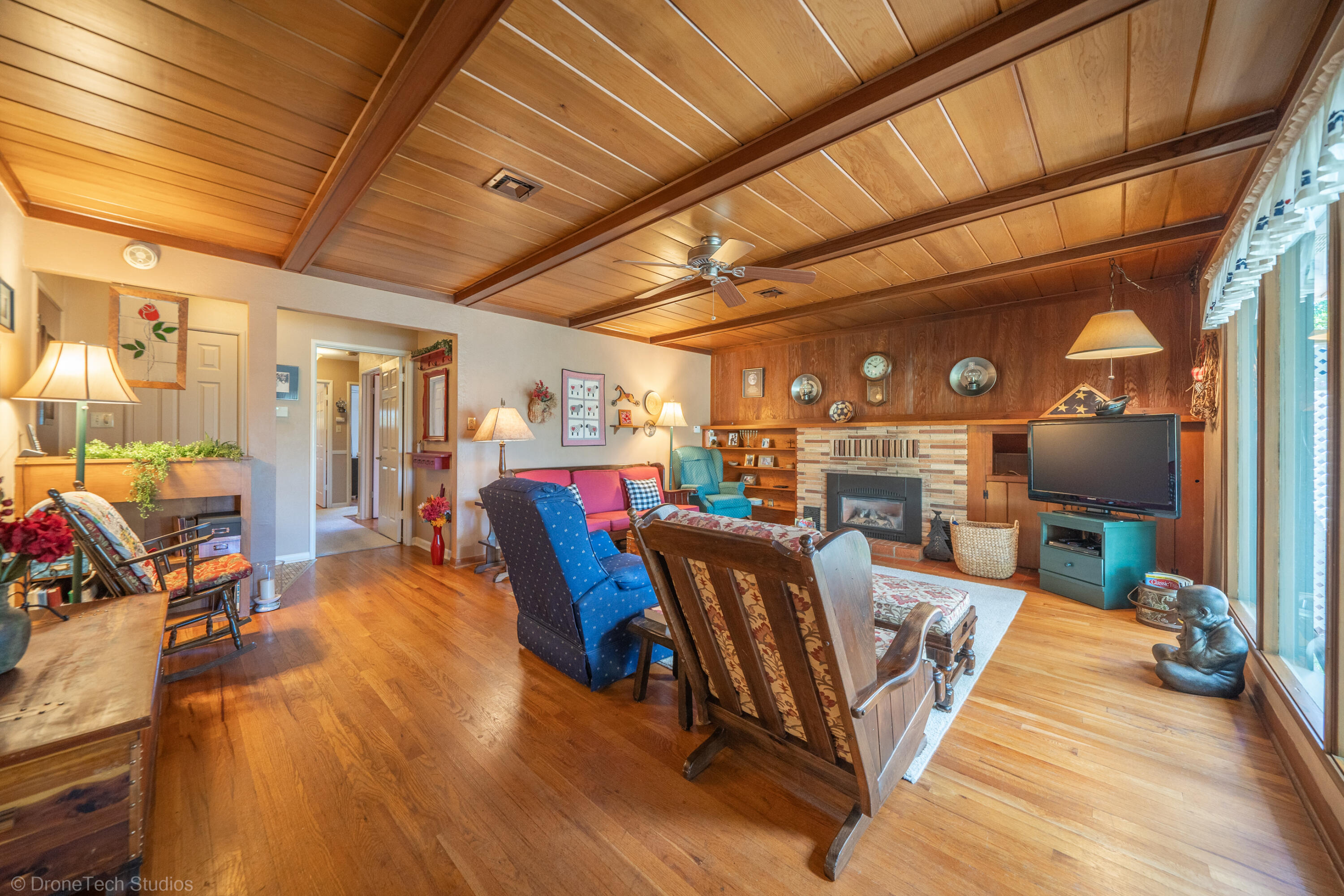 588 Ridge Road Redding, CA 96003 - Photo 9 of 53 588 Ridge Rd-14