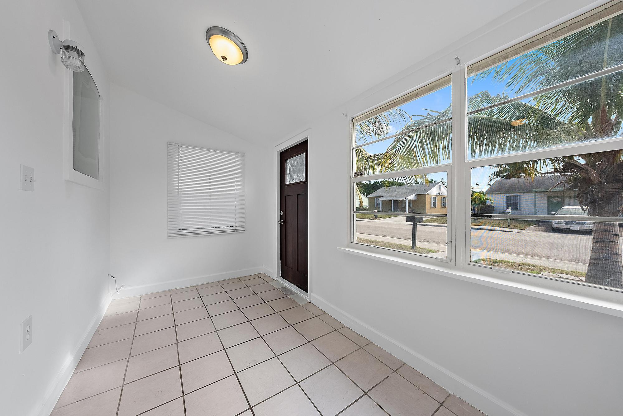 624 West 3rd Street Riviera Beach, FL 33404 - Photo 6 of 13 624 W 3rd Street-6