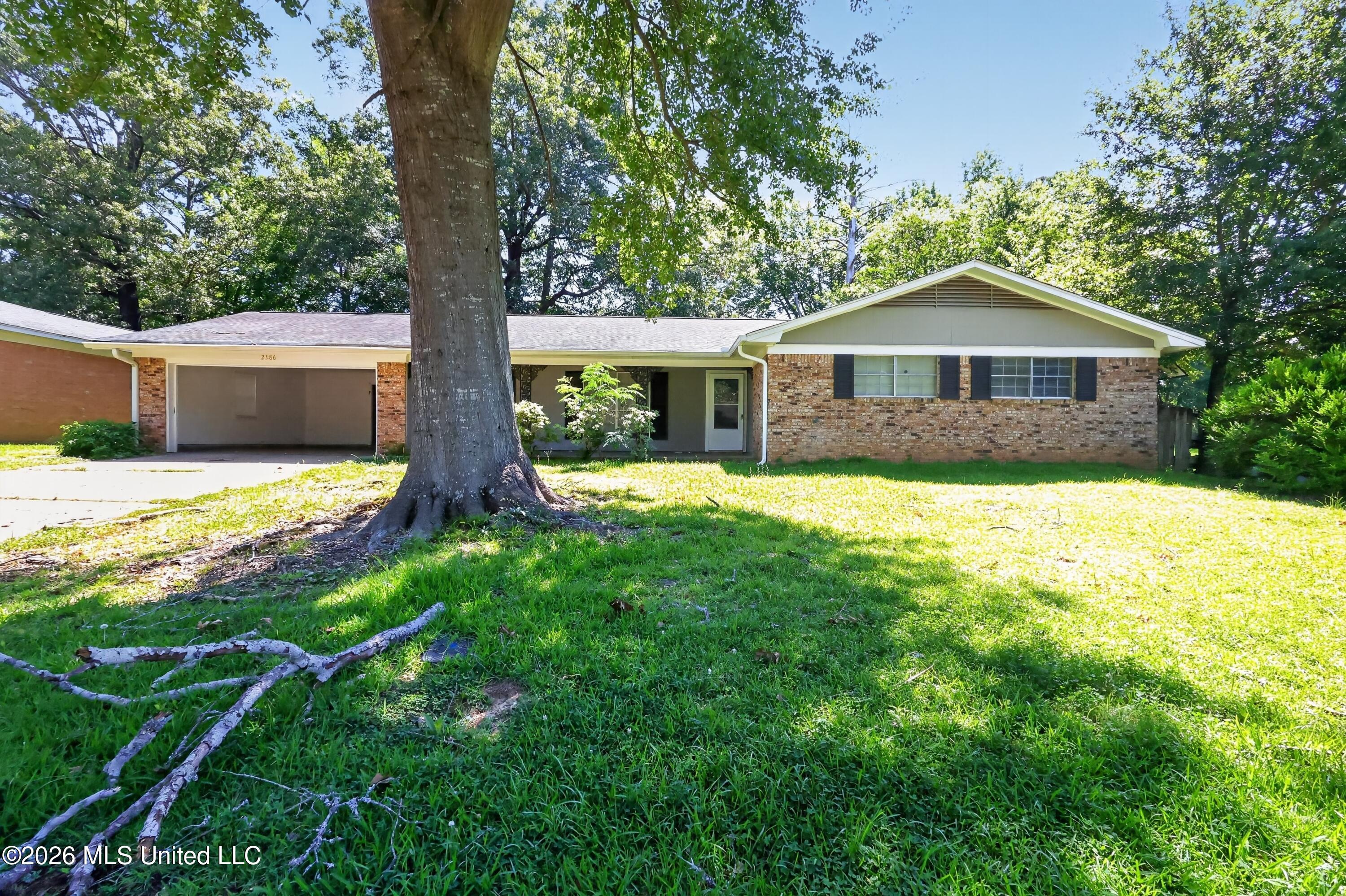 2386 Breckinridge Road Jackson, MS 39204 - Photo 4 of 28 04_2386_Breckinridge_Rd-Exterior-7446