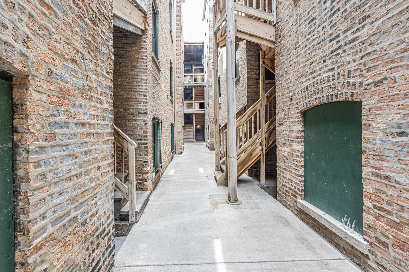 7025.5 North Sheridan Road, Unit G Chicago, IL 60626 - Photo 4 of 17 Gallery Image 4