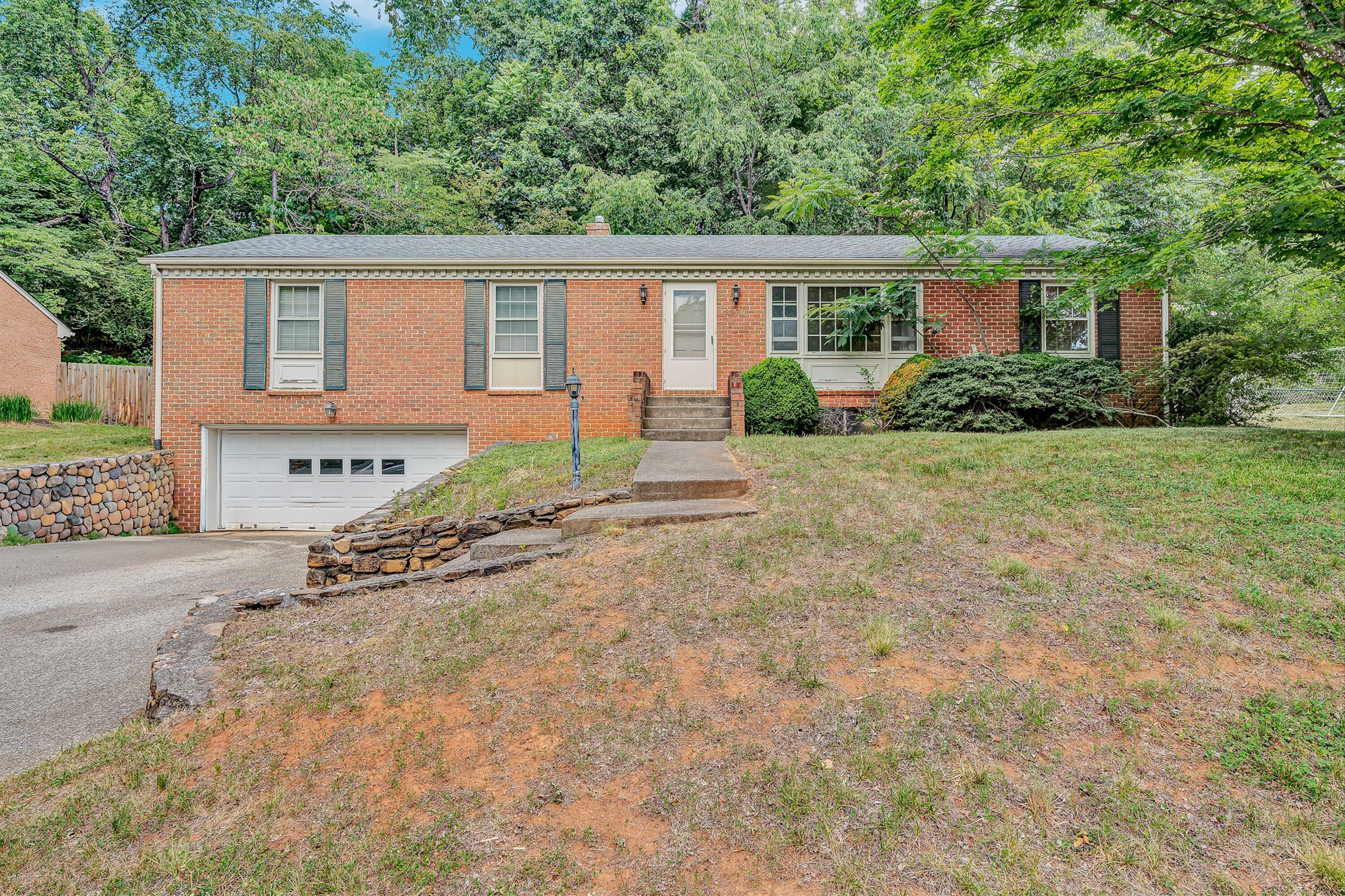 3331 Longhorn Road Roanoke, VA 24018 - Photo 1 of 30 3331 Longhorn Rd