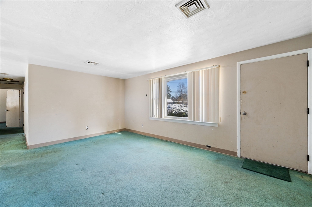 43 Coolidge Road Danvers, MA 01923 - Photo 3 of 29