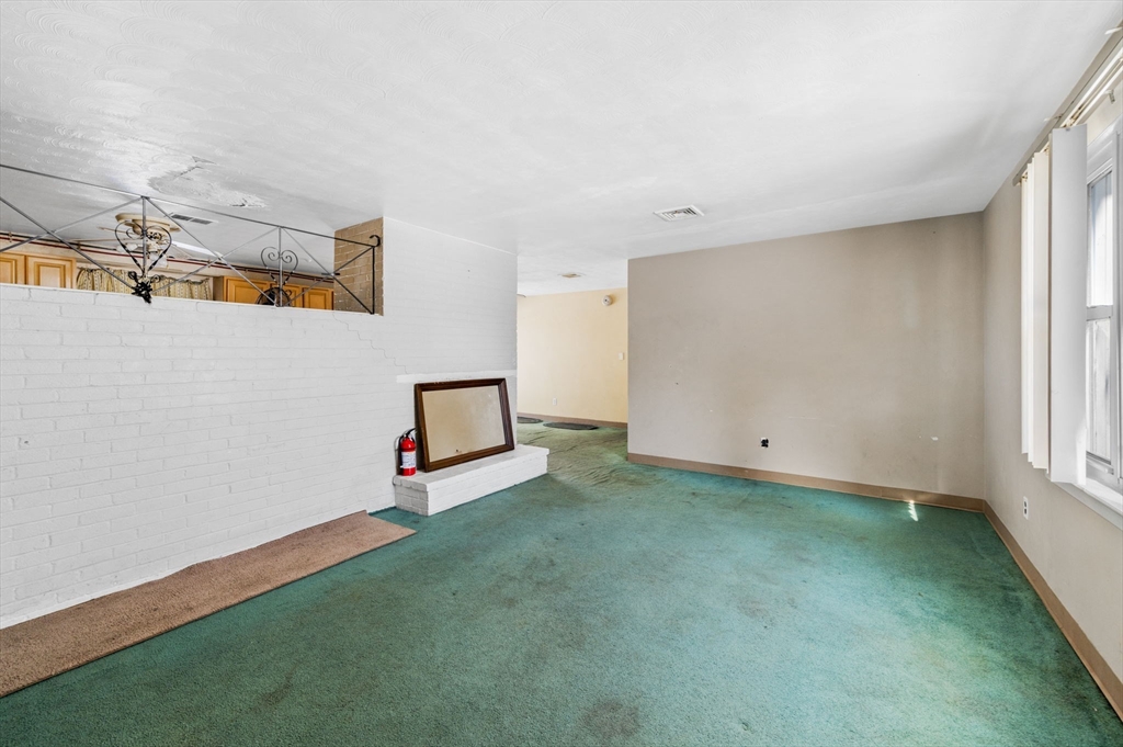 43 Coolidge Road Danvers, MA 01923 - Photo 5 of 29