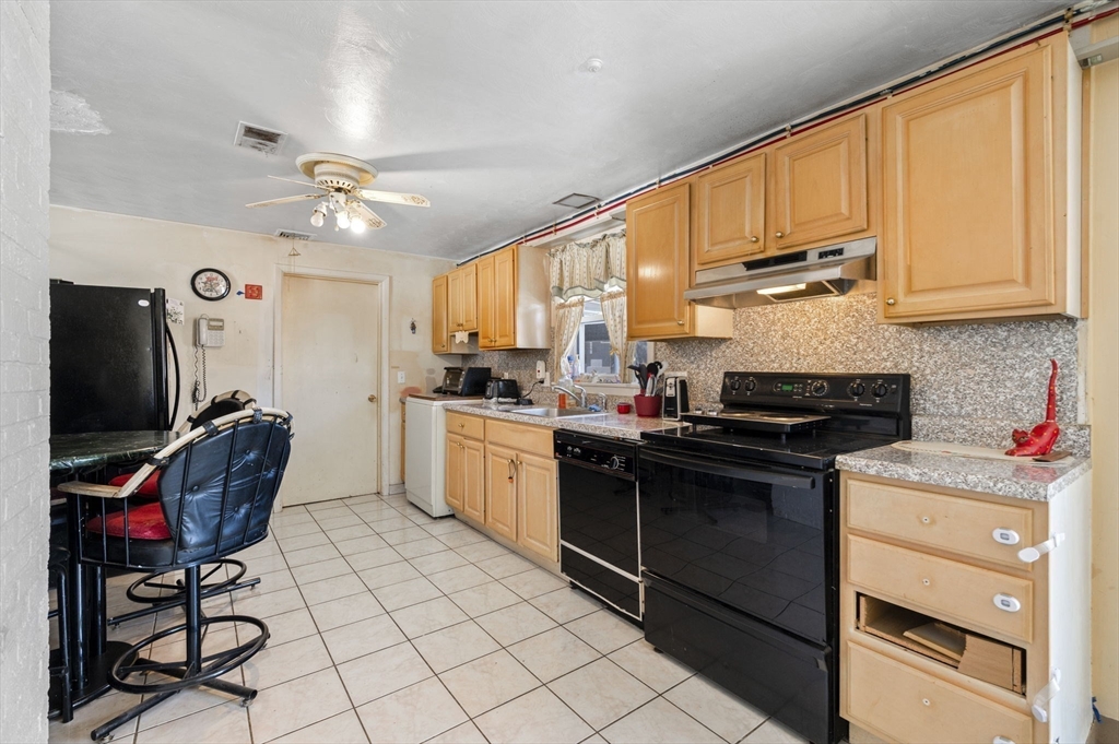 43 Coolidge Road Danvers, MA 01923 - Photo 8 of 29