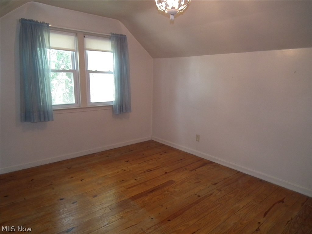1004 Learidge Road Cleveland, OH 44124 - Photo 9 of 12