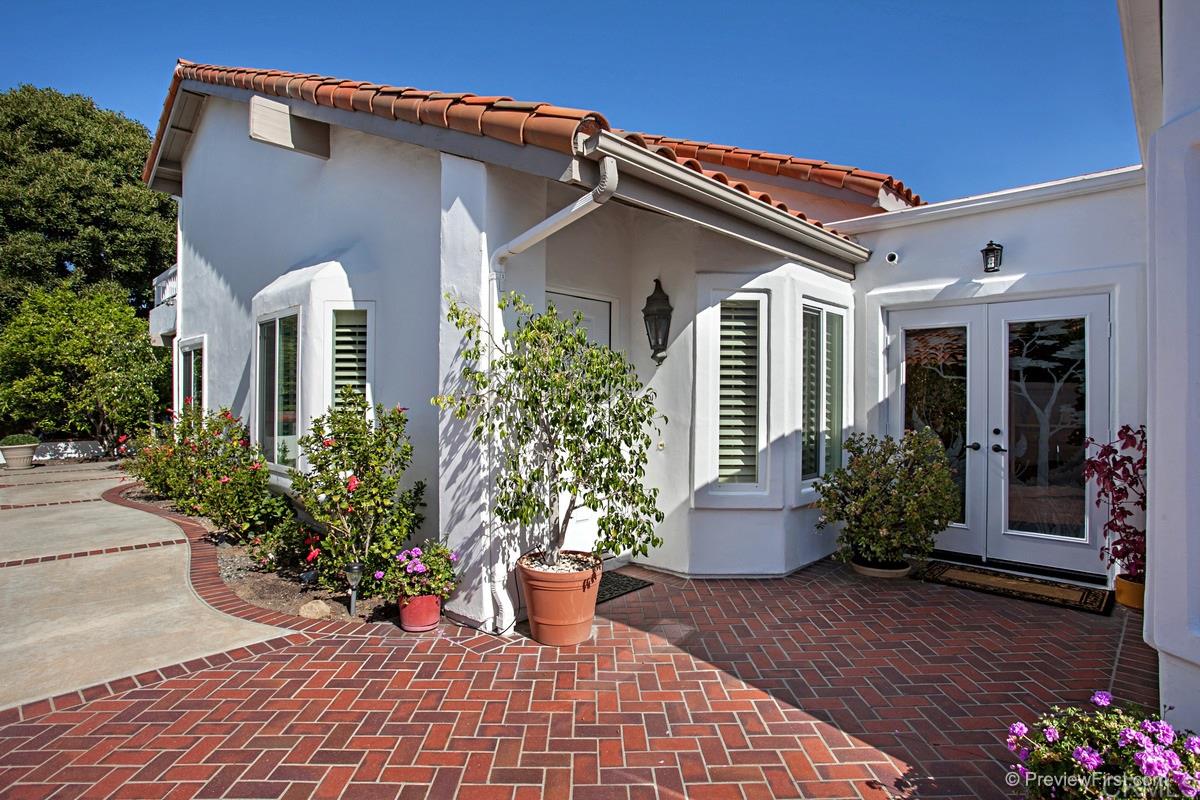 4189 Rhodes Way Oceanside, CA 92056 - Photo 4 of 24