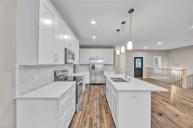 $559,700 | 130 Oak Pointe Lane, Wilkesboro, NC 28697