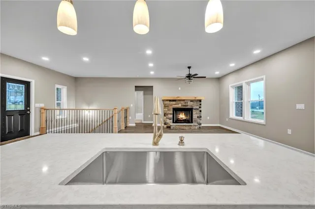 $559,700 | 130 Oak Pointe Lane, Wilkesboro, NC 28697