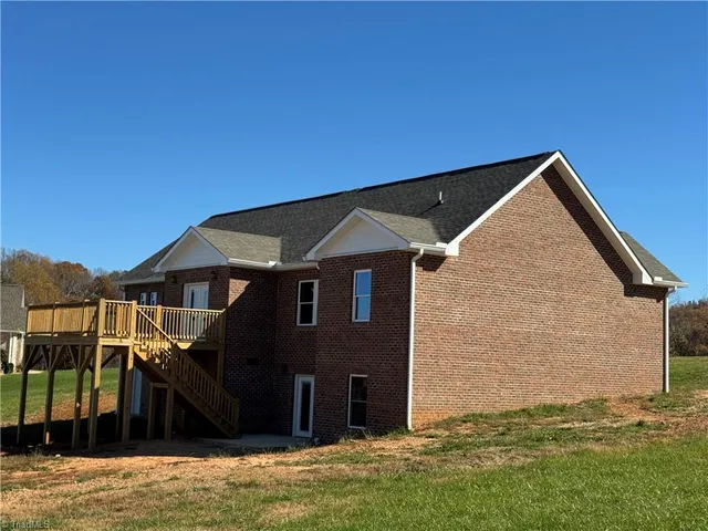 $559,700 | 130 Oak Pointe Lane, Wilkesboro, NC 28697