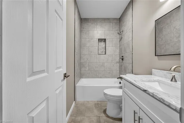 $559,700 | 130 Oak Pointe Lane, Wilkesboro, NC 28697