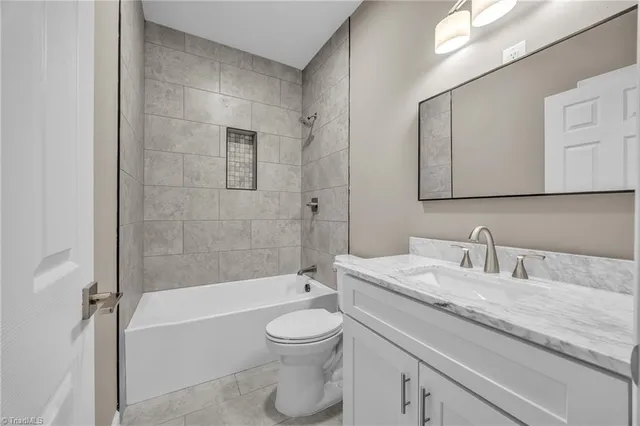 $559,700 | 130 Oak Pointe Lane, Wilkesboro, NC 28697