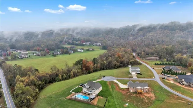 $559,700 | 130 Oak Pointe Lane, Wilkesboro, NC 28697