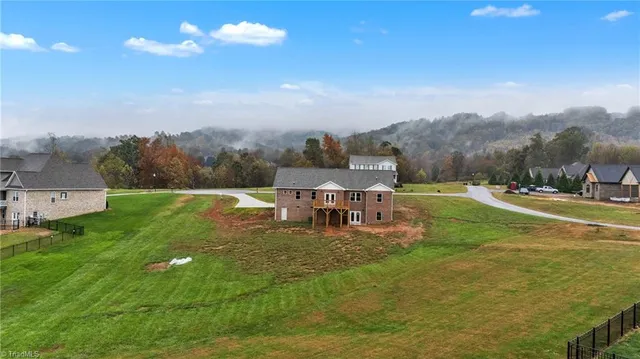 $559,700 | 130 Oak Pointe Lane, Wilkesboro, NC 28697