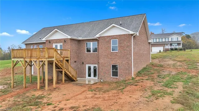 $559,700 | 130 Oak Pointe Lane, Wilkesboro, NC 28697