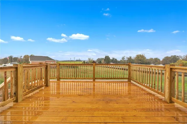 $559,700 | 130 Oak Pointe Lane, Wilkesboro, NC 28697