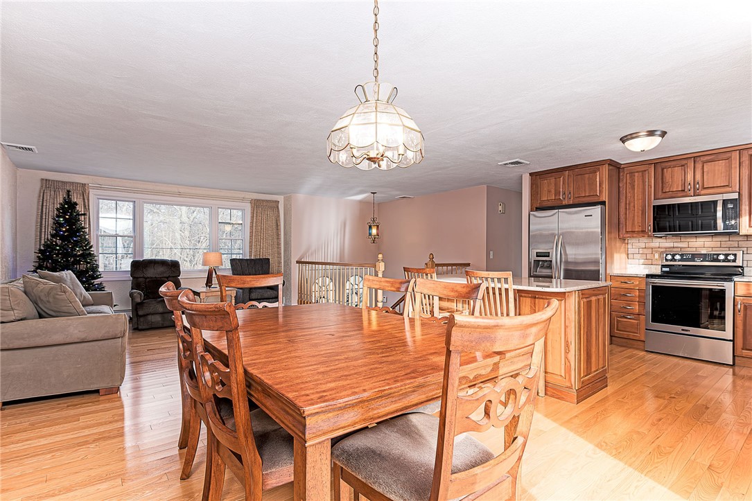 102 Moccasin Trail Cranston, RI 02921 - Photo 16 of 47