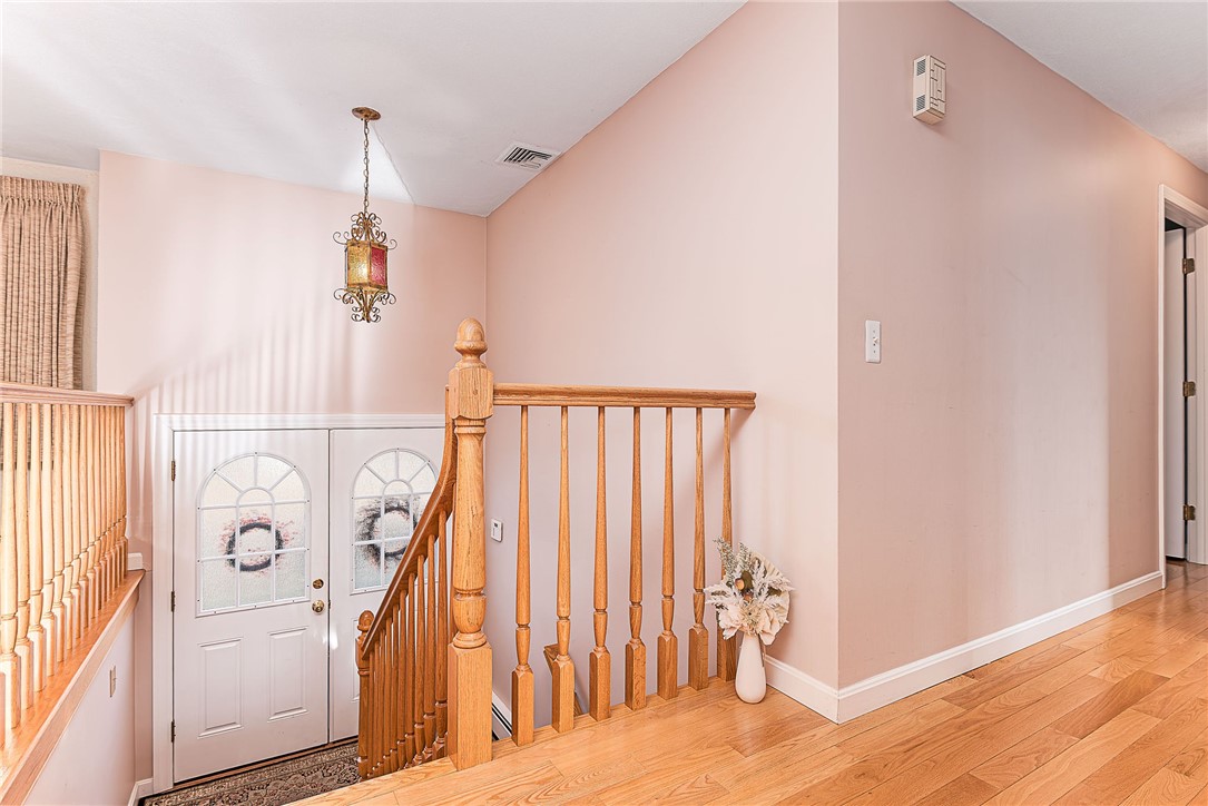 102 Moccasin Trail Cranston, RI 02921 - Photo 19 of 47