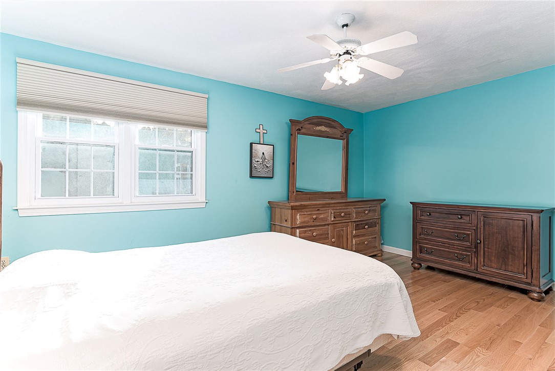 102 Moccasin Trail Cranston, RI 02921 - Photo 28 of 47