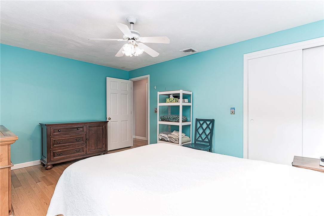 102 Moccasin Trail Cranston, RI 02921 - Photo 29 of 47