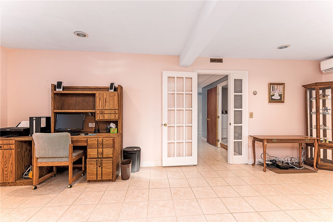 102 Moccasin Trail Cranston, RI 02921 - Photo 33 of 47