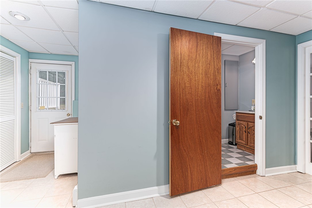 102 Moccasin Trail Cranston, RI 02921 - Photo 38 of 47