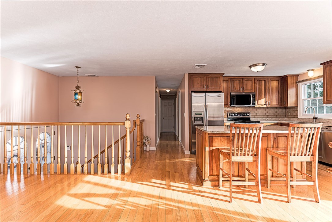 102 Moccasin Trail Cranston, RI 02921 - Photo 10 of 47