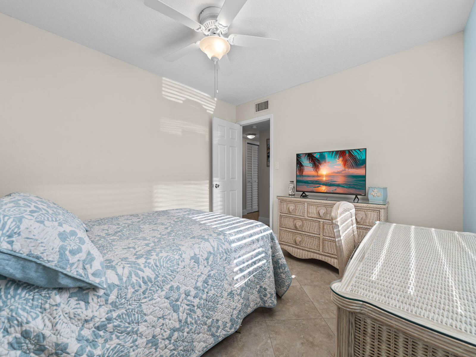 40 High Point Road, Unit D102 Tavernier, FL 33070 - Photo 15 of 37 a bedroom with bed and a flat tv screen on dresser
