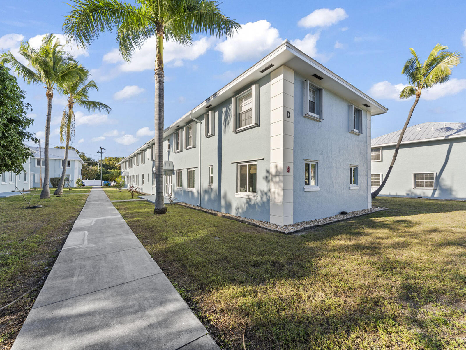40 High Point Road, Unit D102 Tavernier, FL 33070 - Photo 35 of 37 a view of a house with a yard