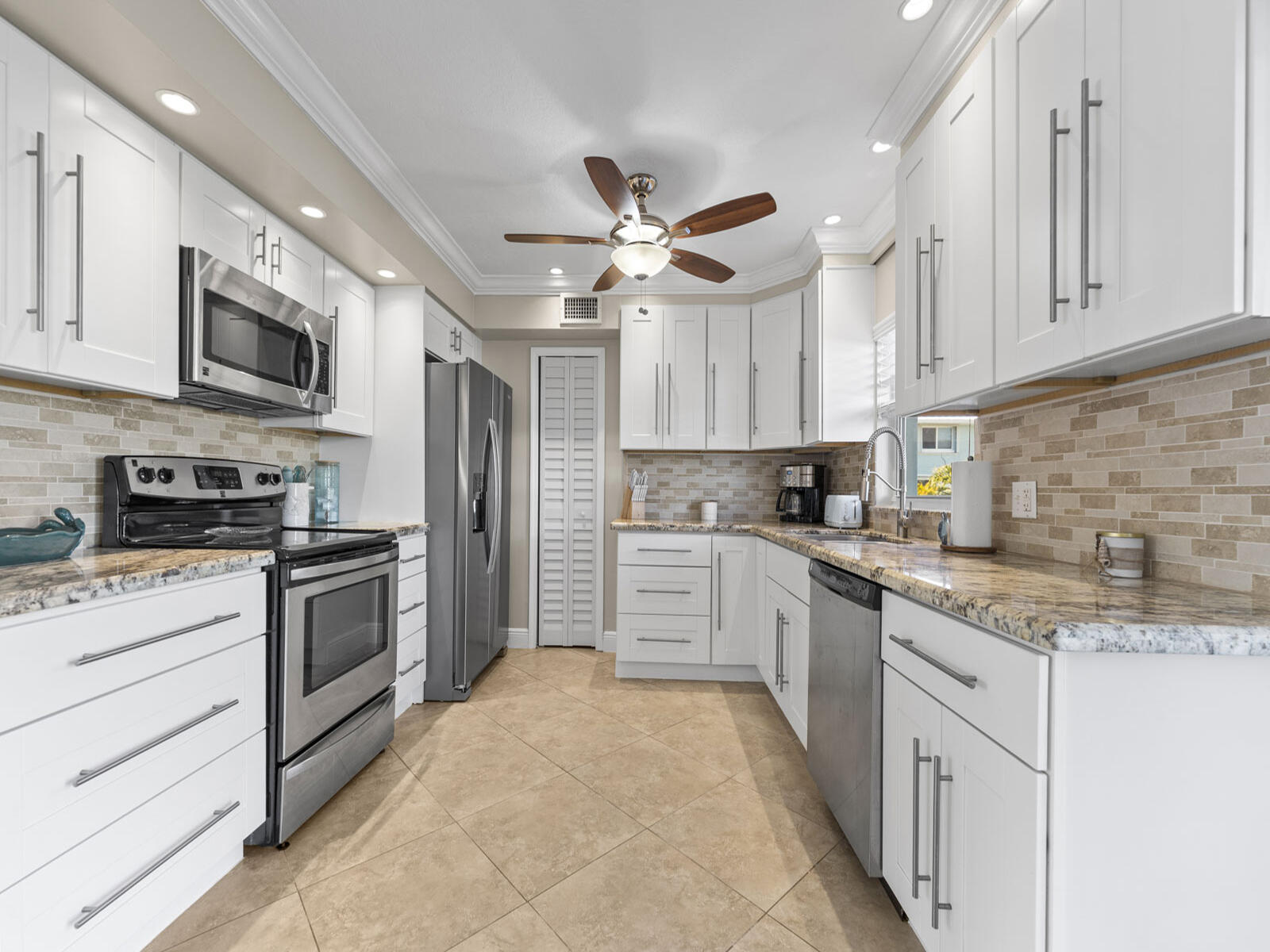 40 High Point Road, Unit D102 Tavernier, FL 33070 - Photo 8 of 37 Interior