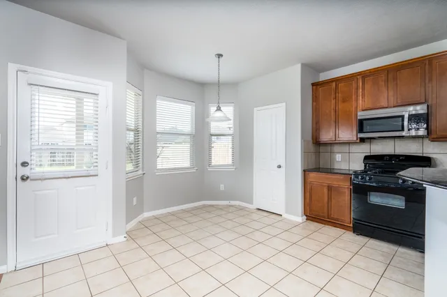 $2,450 | 12947 Millstream Bend Lane, Tomball, TX 77377