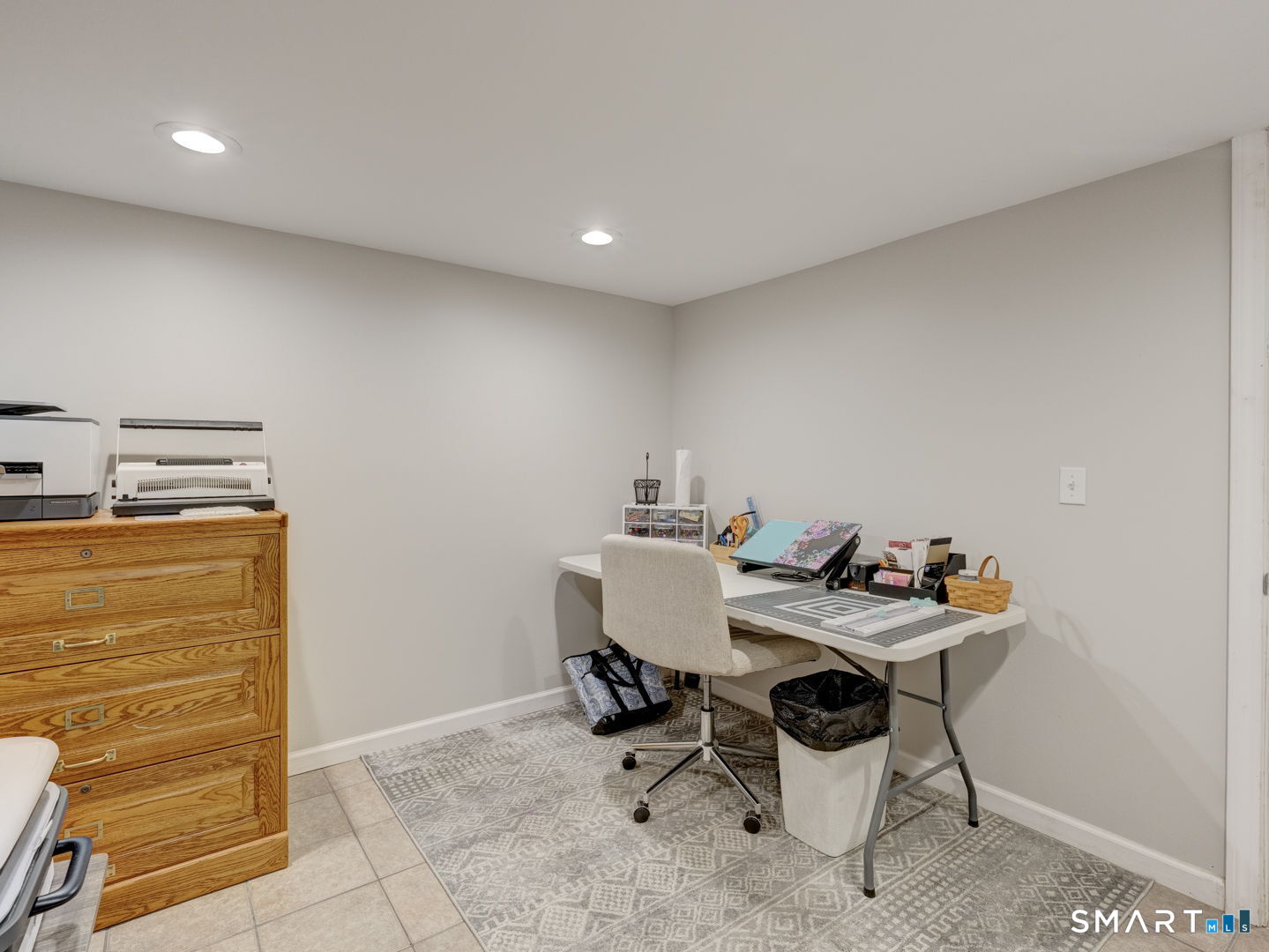 39 Freedom Drive Canton, CT 06019 - Photo 26 of 37 a workspace with furniture and window