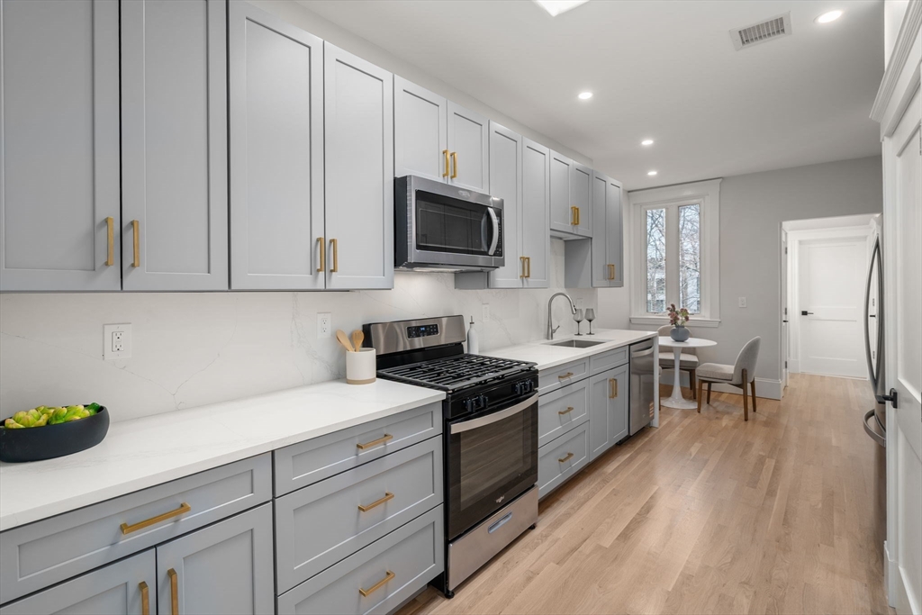 14 Claflin Road, Unit 3 Brookline, MA 02445 - Photo 8 of 19