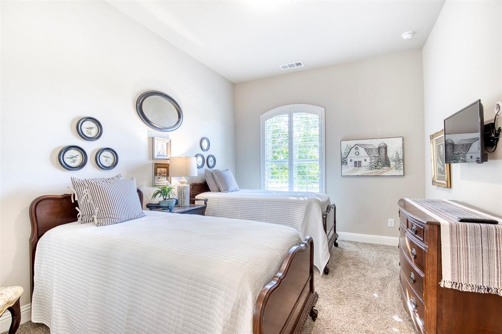 7760 Hackamore Street Frisco, TX 75036 - Photo 20 of 40 Downstairs guest suite with en-suite bathroom.