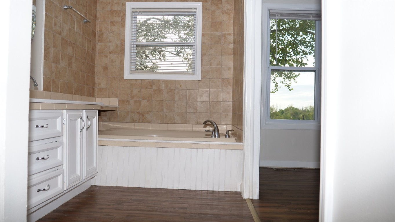 1504 Citation Circle, Unit D Del Valle, TX 78617 - Photo 16 of 25 a bathroom with a bathtub and a window