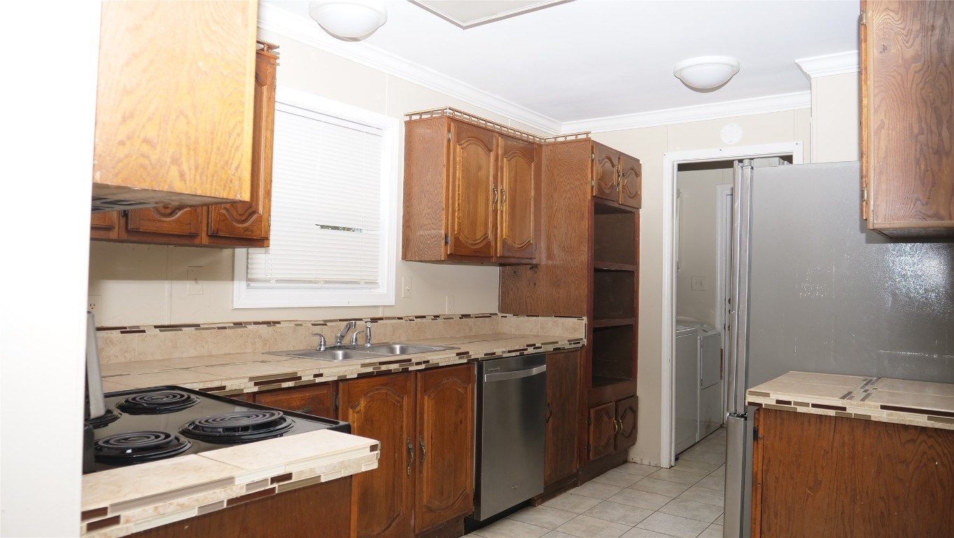 1504 Citation Circle, Unit D Del Valle, TX 78617 - Photo 5 of 25 a kitchen with a stove and a refrigerator