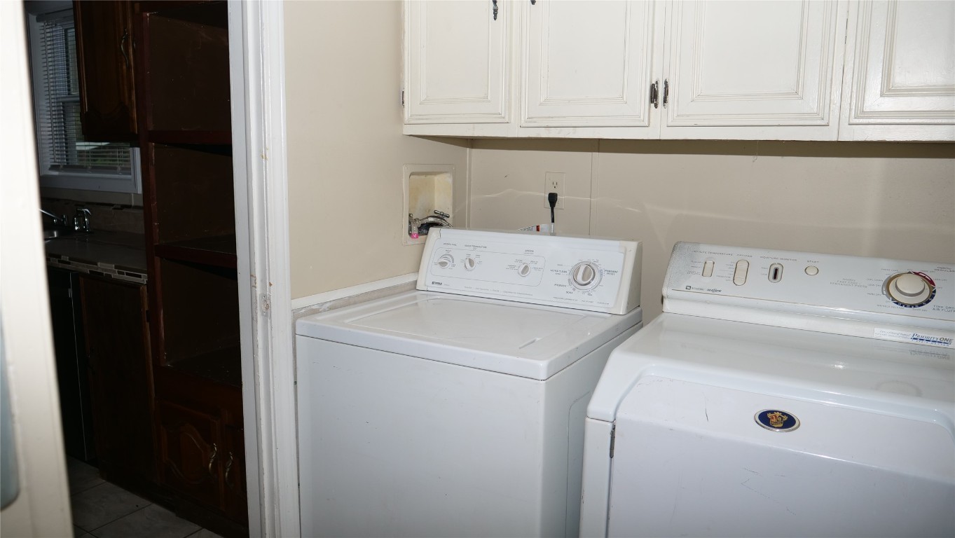 1504 Citation Circle, Unit D Del Valle, TX 78617 - Photo 10 of 25 a utility room with dryer and washer