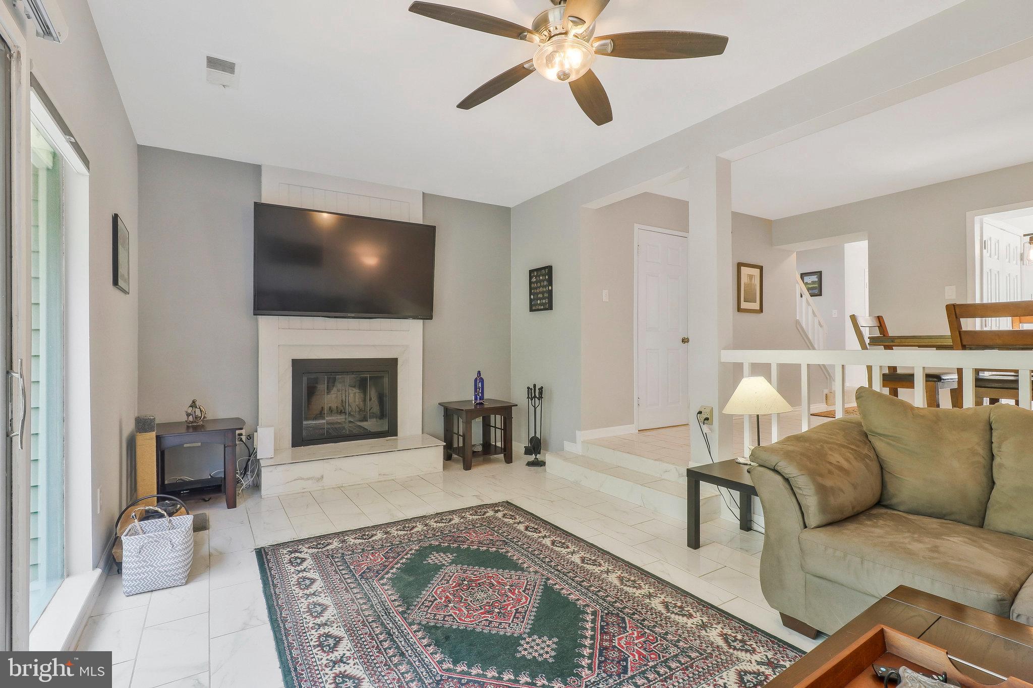 7900 Spring Forest Court Springfield, VA 22152 - Photo 22 of 45 Living Room